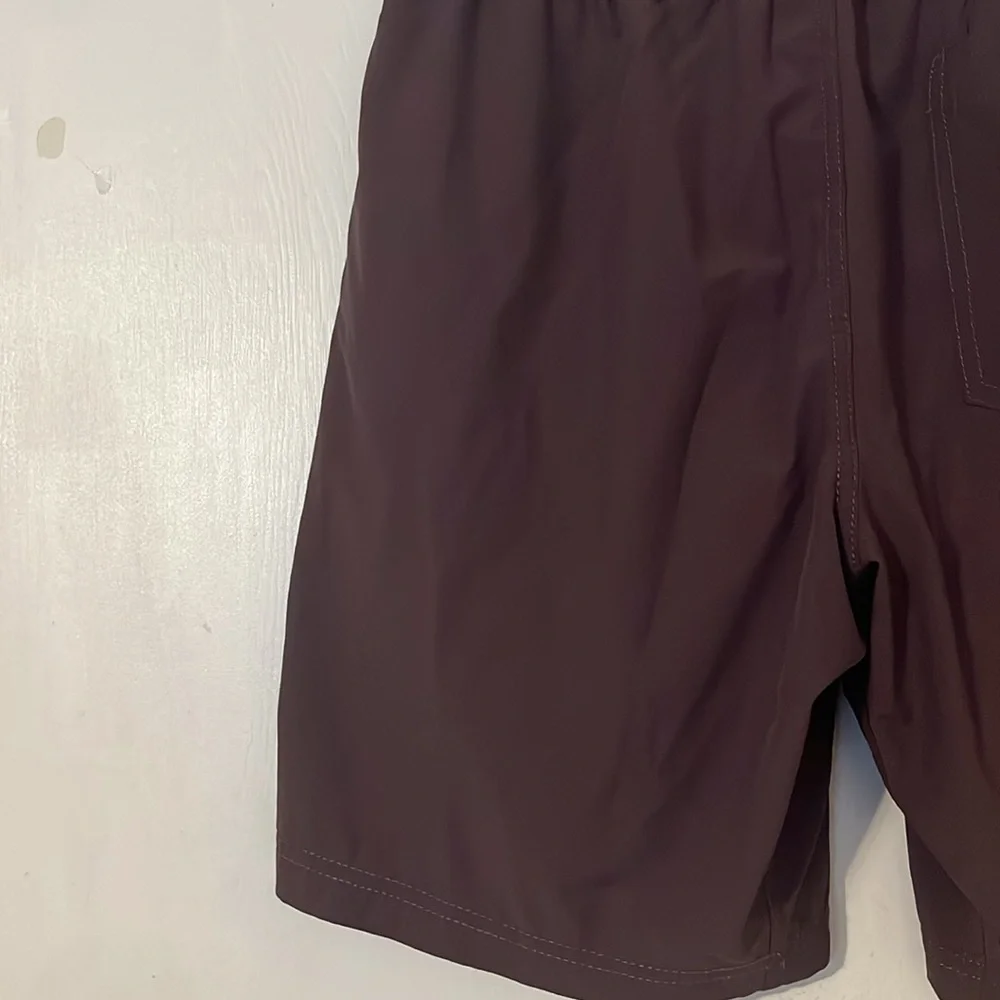 Vuori Men's Kore Shorts Lined 8" Plum/Black Small Running Exercise Lightweight - Picture 8 of 8